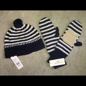 Vineyard Vines Accessories - Vineyard Vines hat and mittens set Vineyard Vines Accessories - Vineyard Vines hat and mittens set